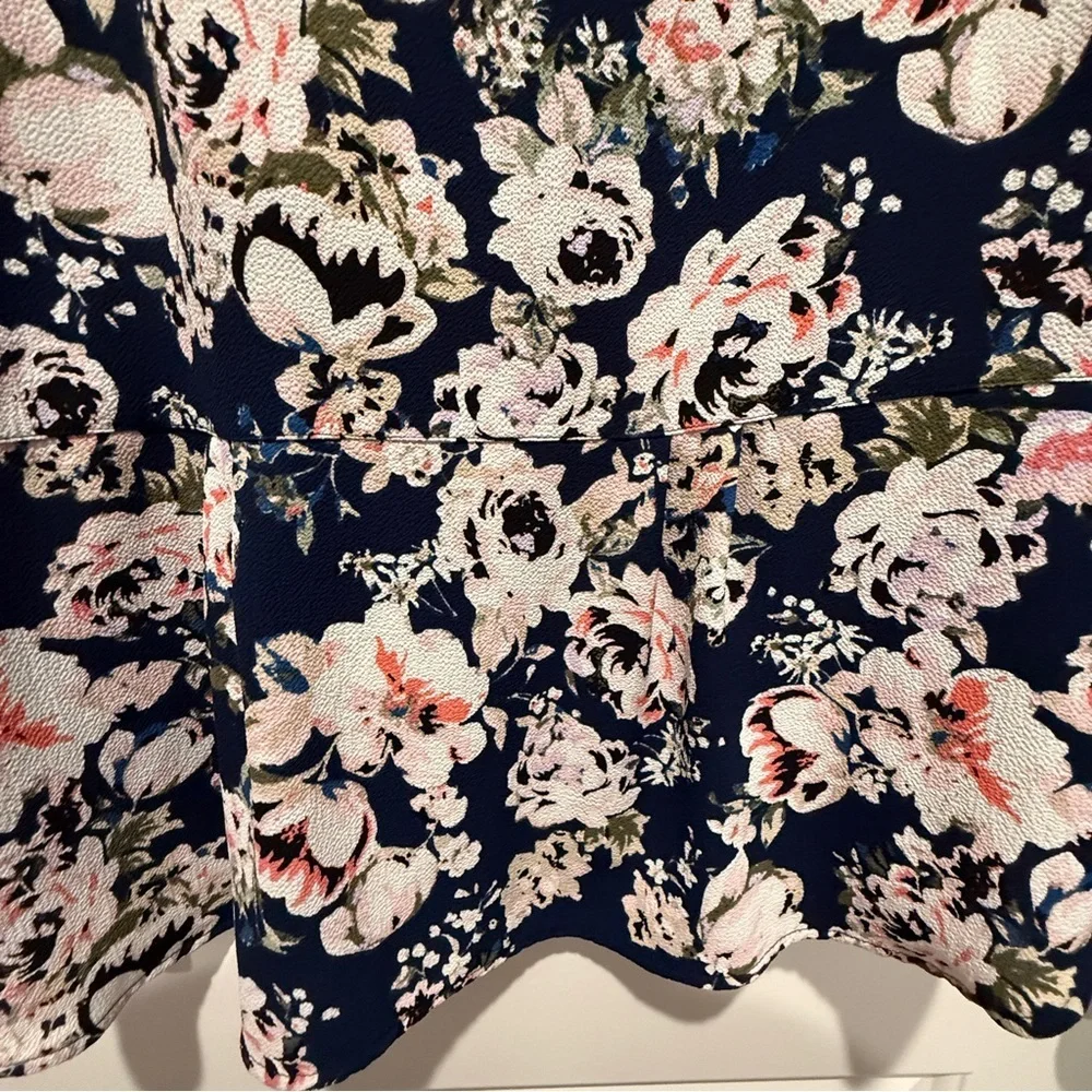 Roz & Ali Navy Floral Blouse - Picture 8 of 9